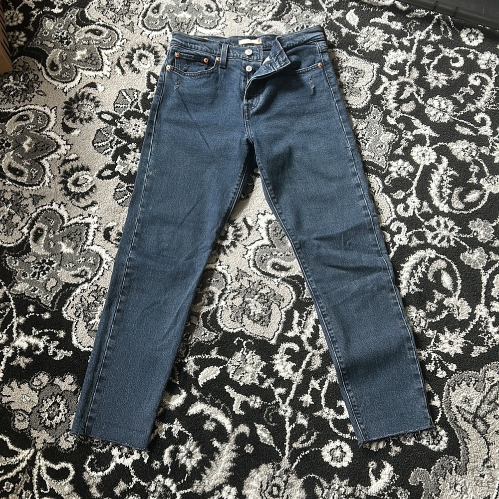 Levi’s Wedgie dark blue denim jeans.